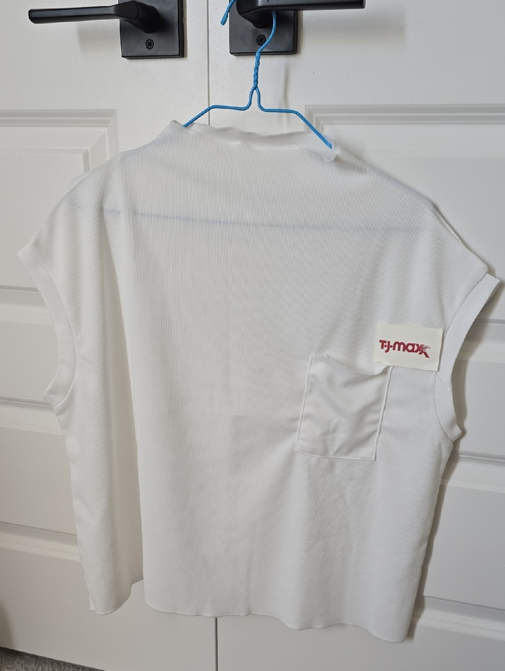 White Sleeveless Women's Top - Picture 2 of 4